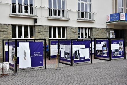 Wystawa plenerowa poświęccona mjr. Adolfowi Pilchowi.